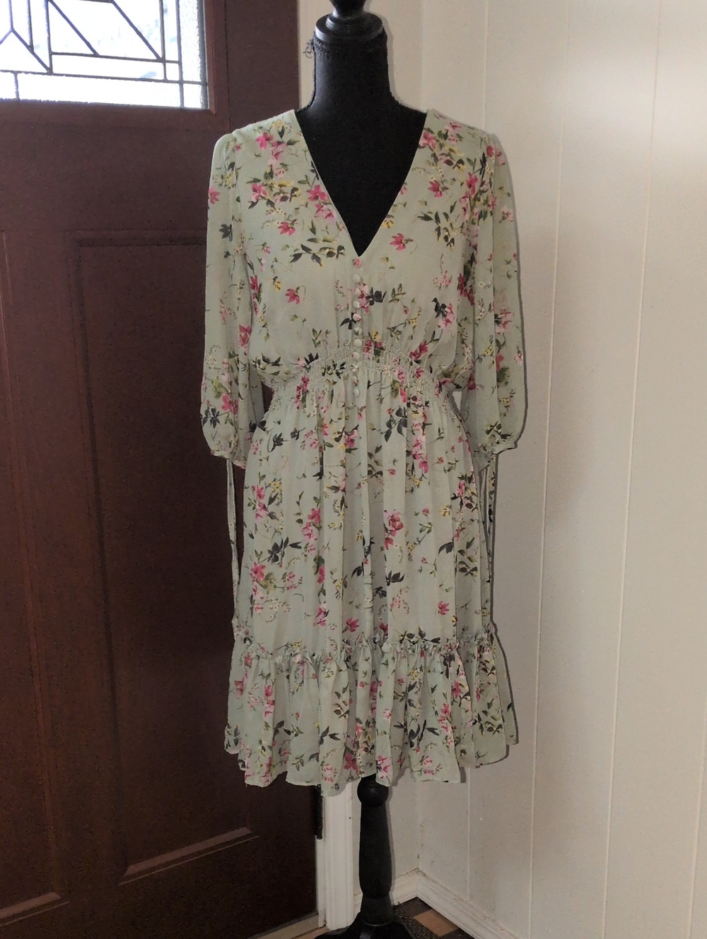 "Taylor" Floral V-Neck Ruffle Hem Dress in Light Sage Size 10
